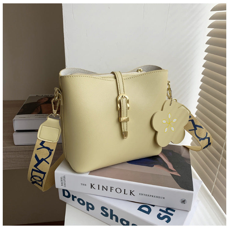 Large Capacity Shoulder Bag Wide Strap Crossbody photo 11