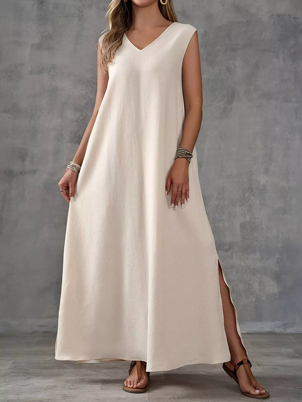 Sleeveless V-neck Side-slit Maxi Dress (3)