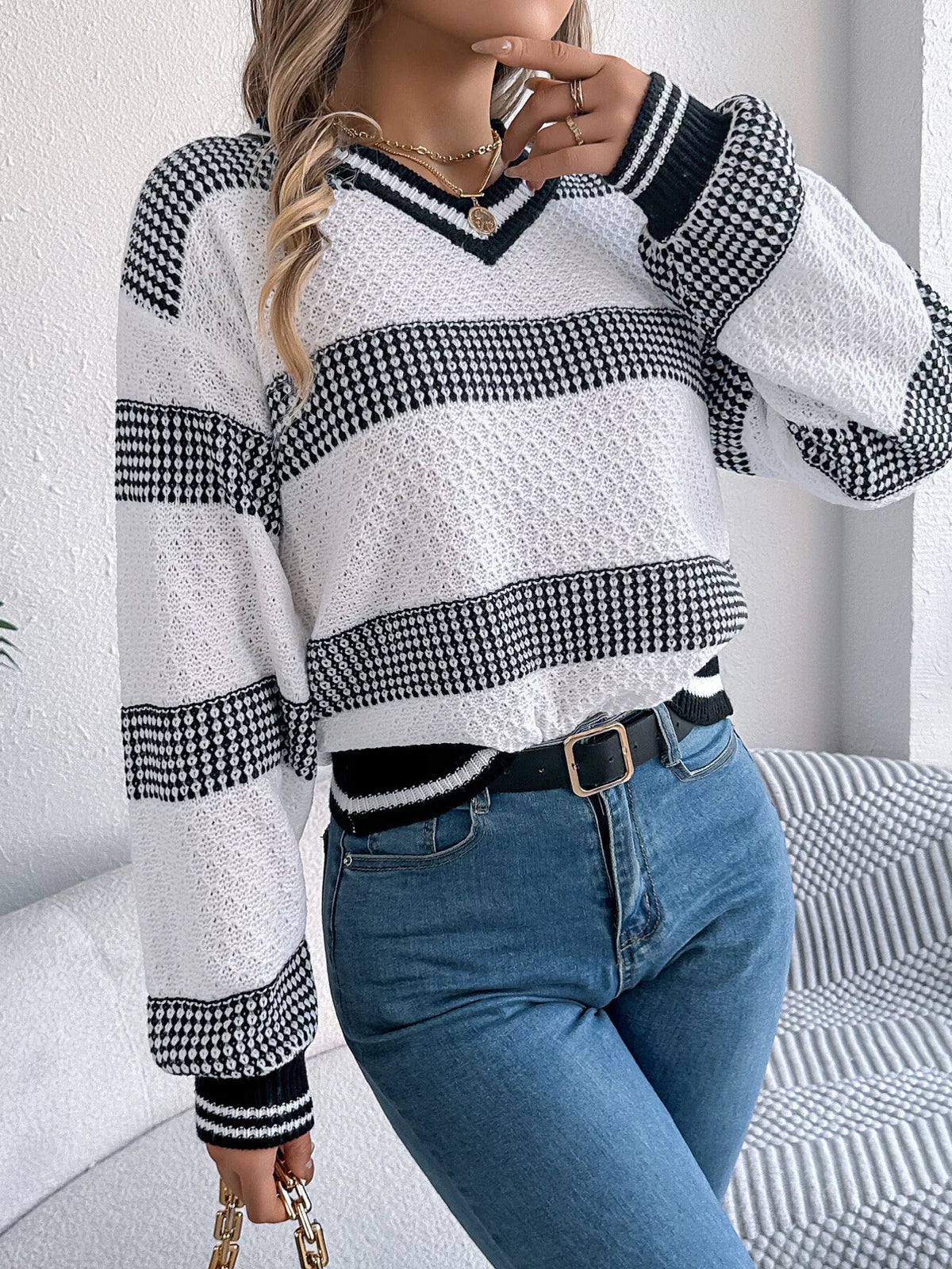 Contrast Striped V-neck Sweater (5)