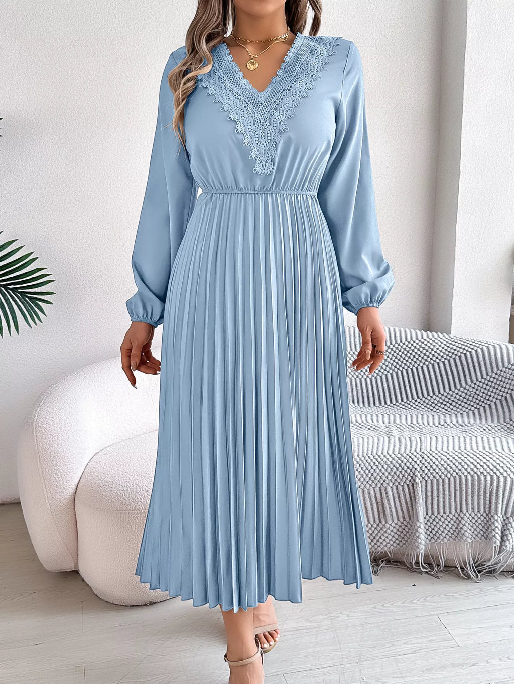 Lace Detail V-neck Pleated Dress (14)