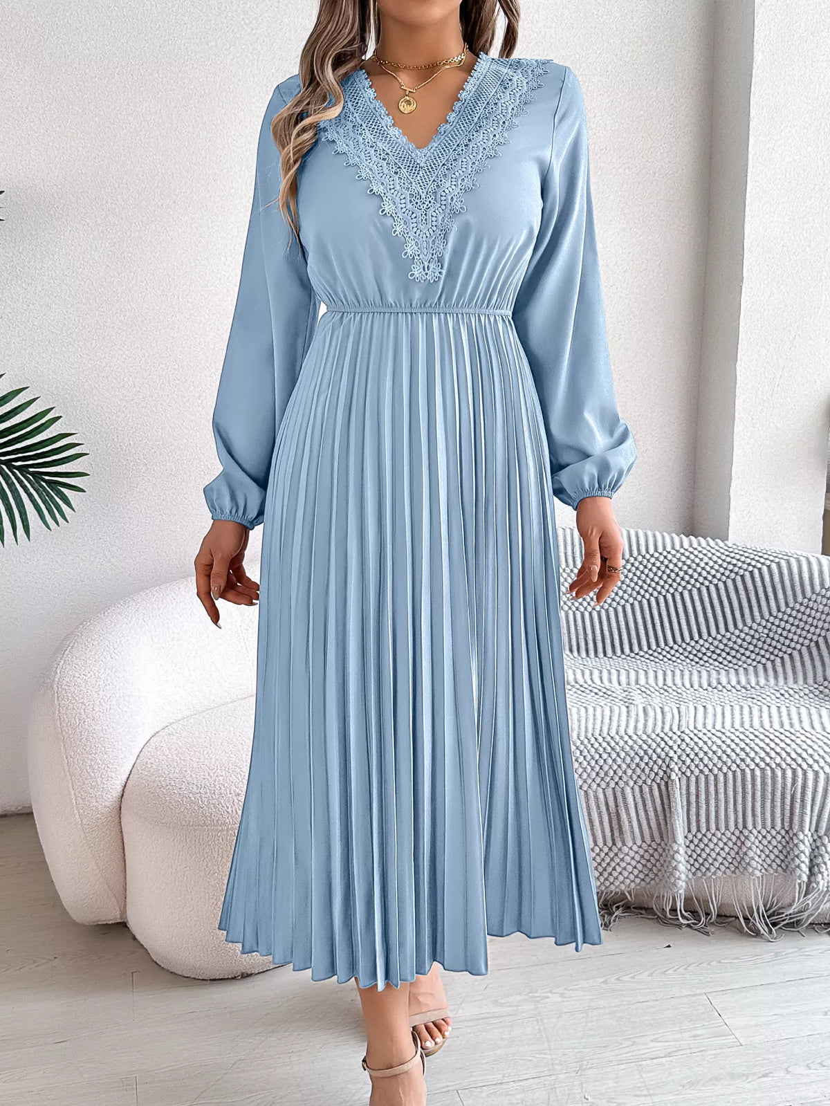 Lace Detail V-neck Pleated Dress (14)