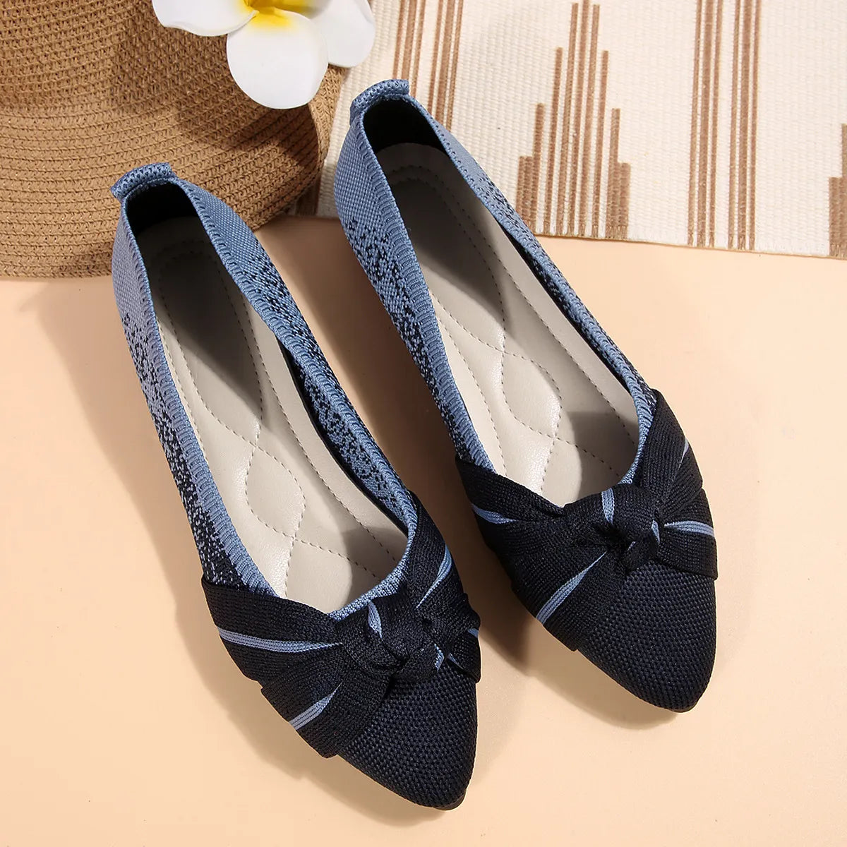 Contrast Point Toe Flats Slip-ons (3)