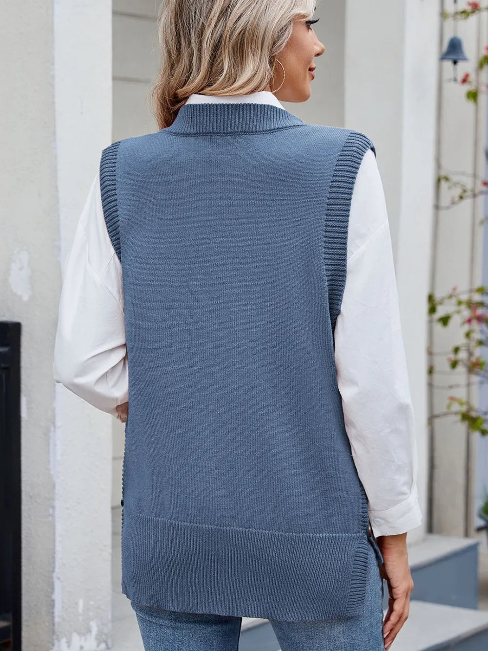 Buttoned Round Neck Sweater Vest (23)