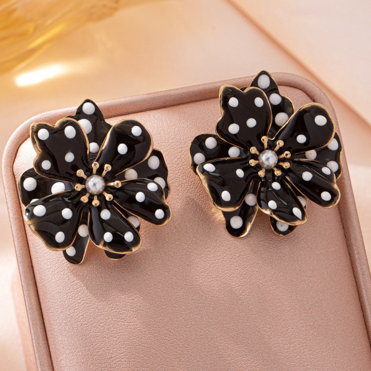 French-style Retro Black White Polka-dot Flower Earrings variant CJST276821101AZ
