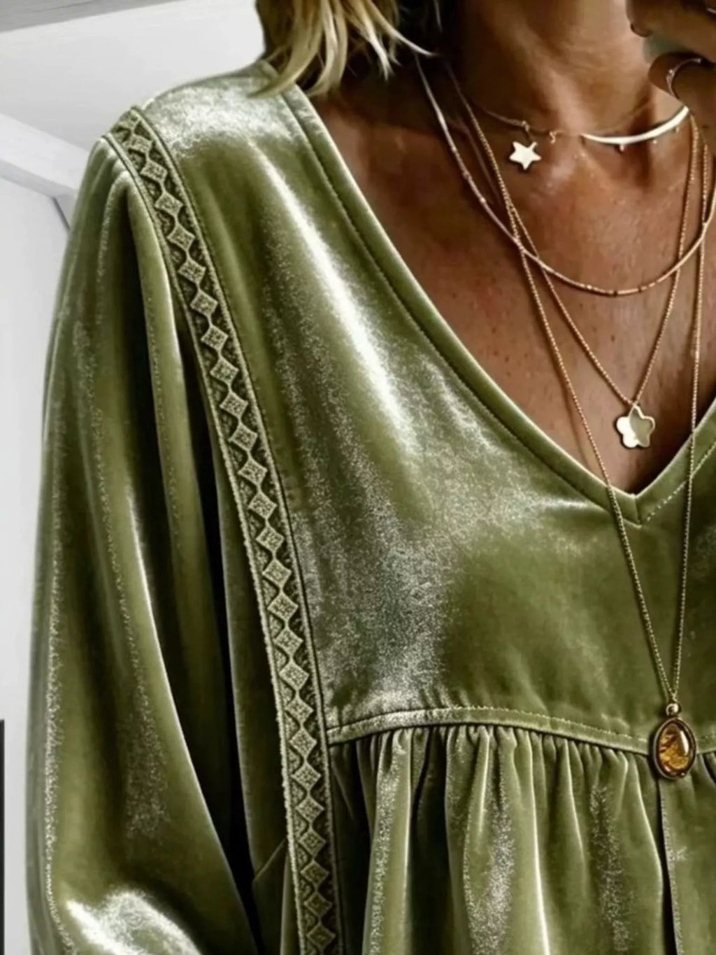 Full Size Velvet Lace Detail V-neck Blouse Plus (14)