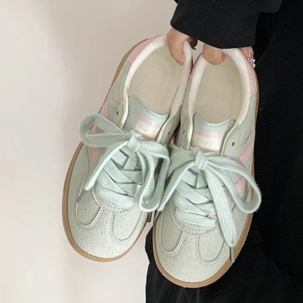 Contrast Round Toe Flat Sneakers (7)