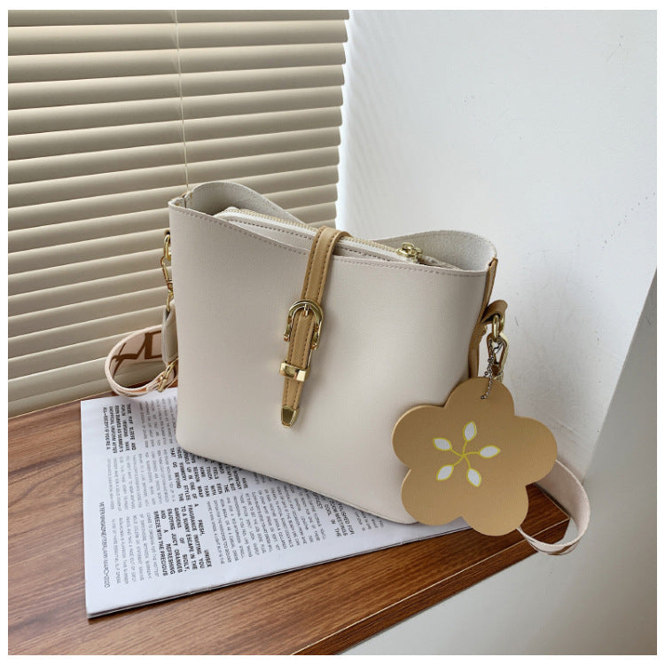Large Capacity Shoulder Bag Wide Strap Crossbody photo 10