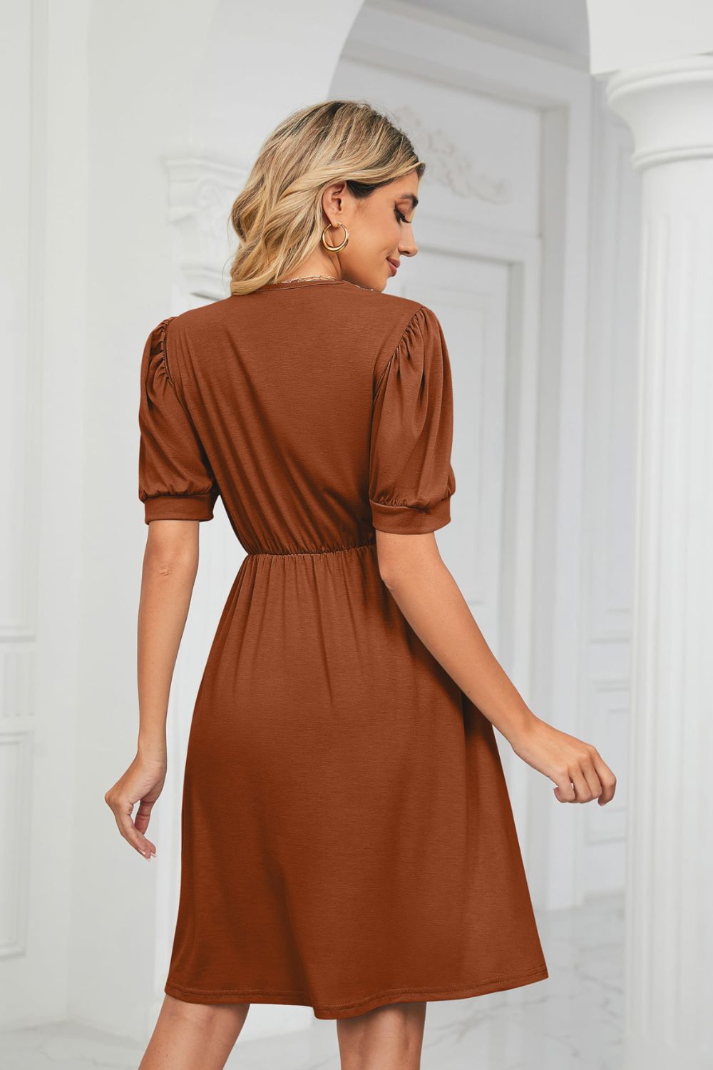 Contrast V-neck Puff Sleeve Pocket Dress (15)