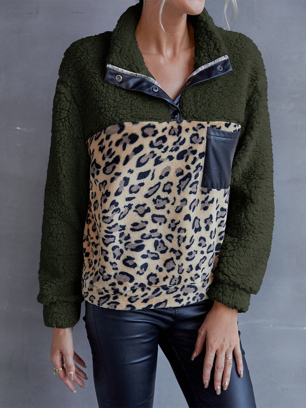 Leopard Quarter-snap Teddy Sweatshirt (5)