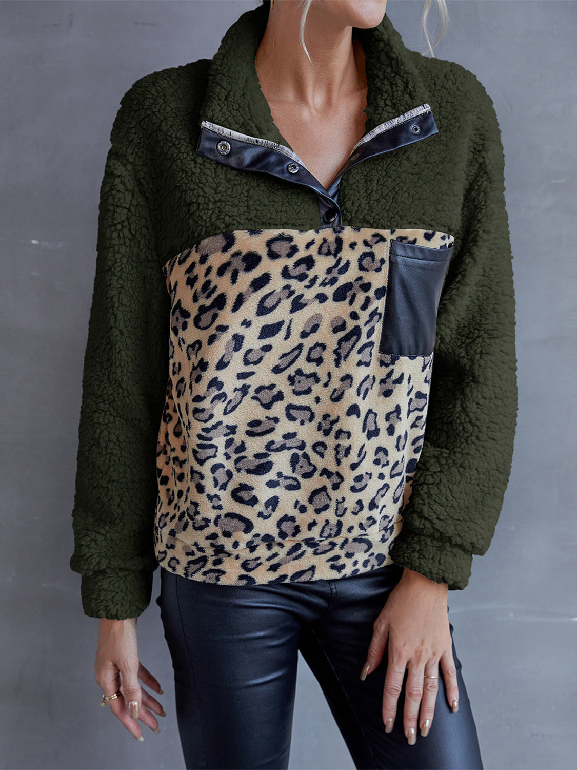 Leopard Quarter-snap Teddy Sweatshirt (5)