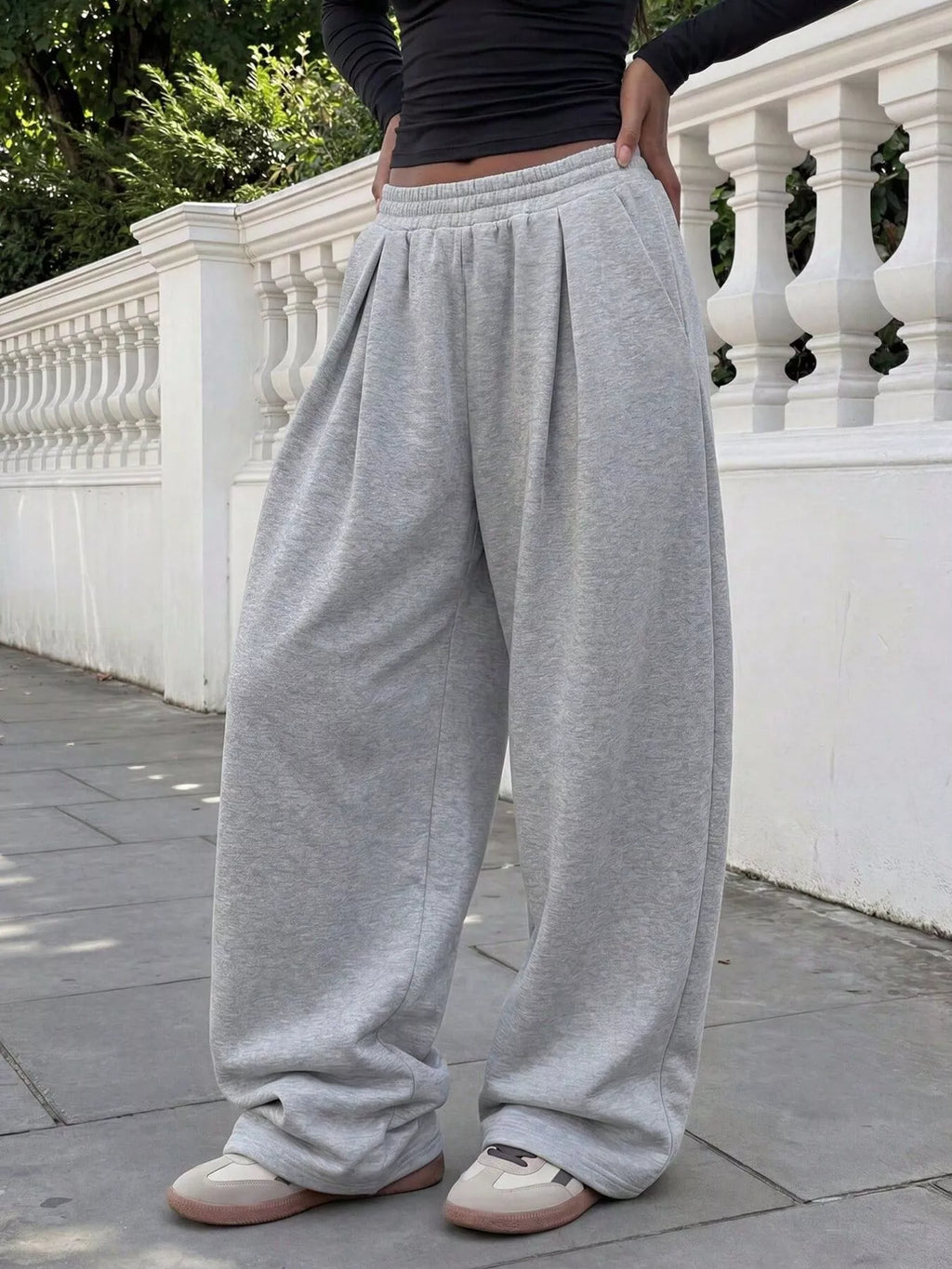 Elastic Waist Wide-leg Sweatpants (3)