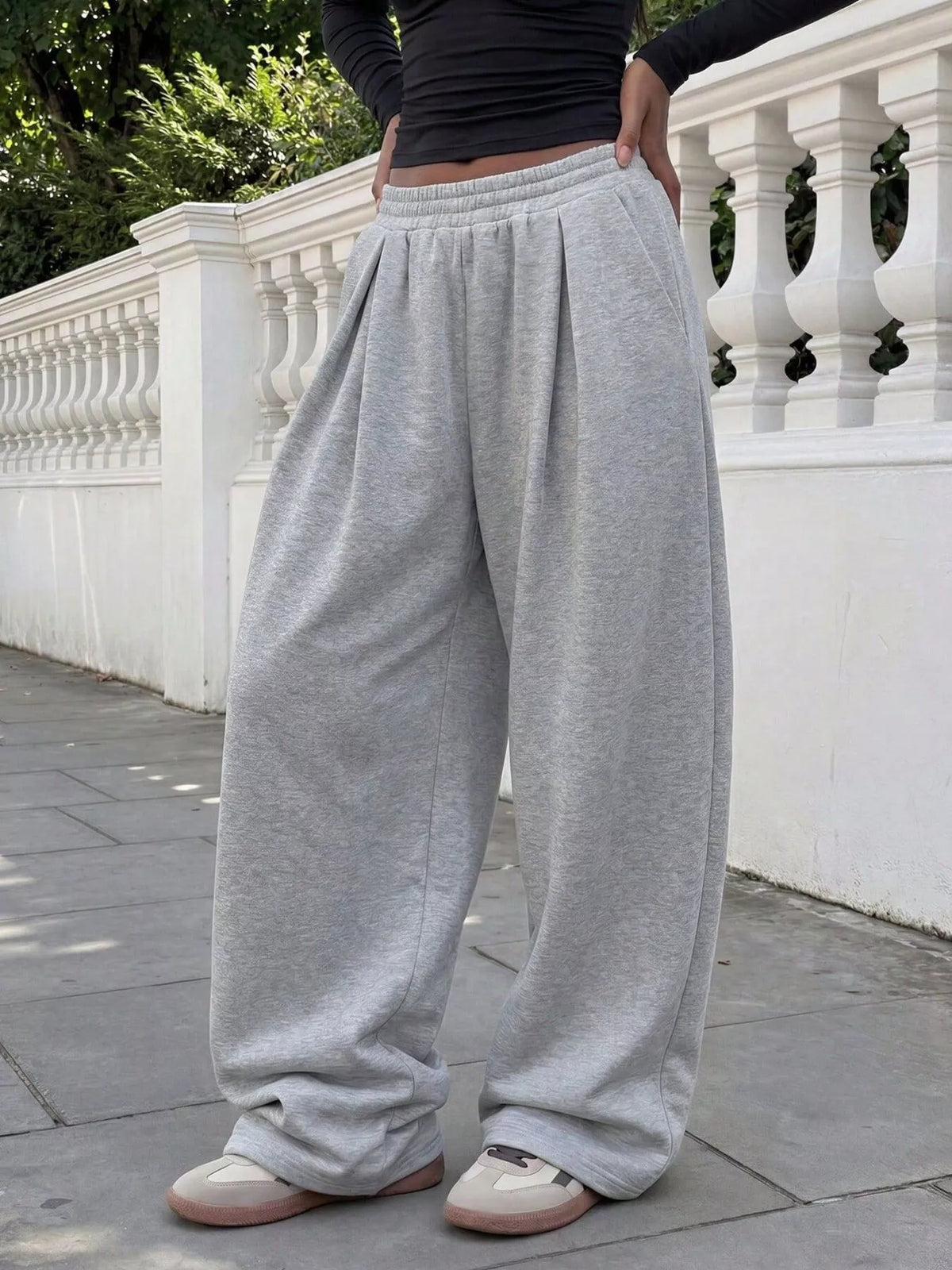 Elastic Waist Wide-leg Sweatpants (3)