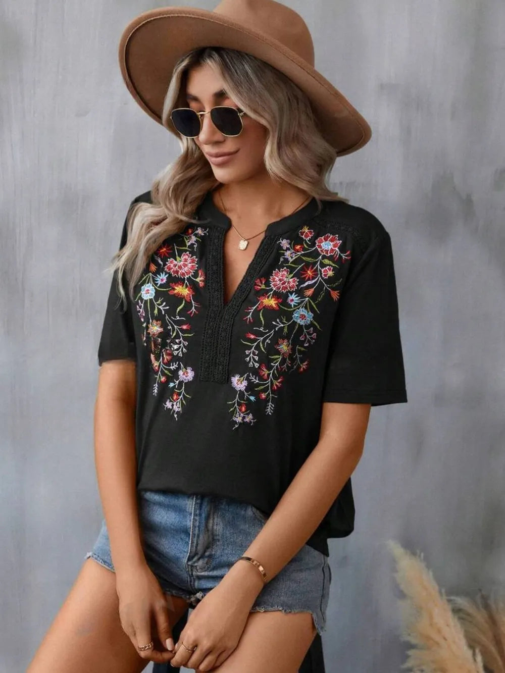 Embroidered Notched Short Sleeve T-shirt (19)