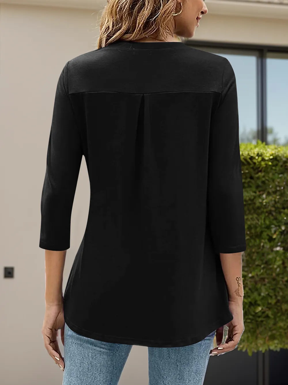 Notched Three-quarter Sleeve T-shirt (2)