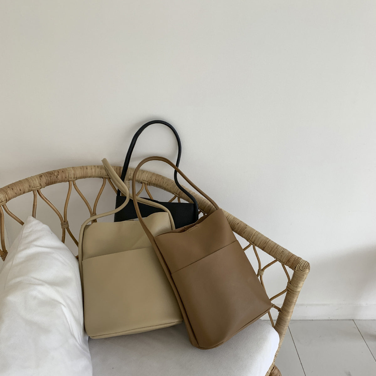 Simple Shoulder Bag photo 2