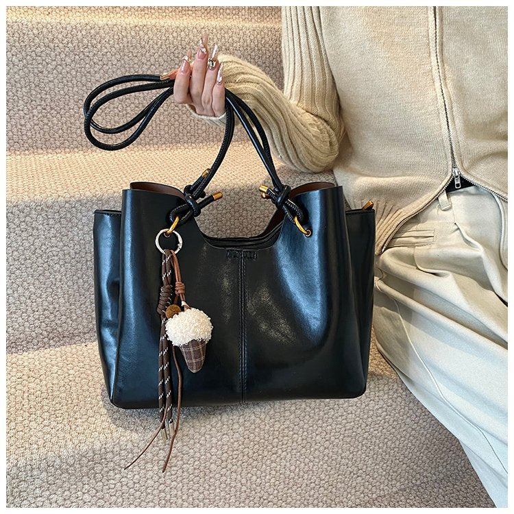 Large-capacity Versatile Shoulder Bag Commuters photo 5