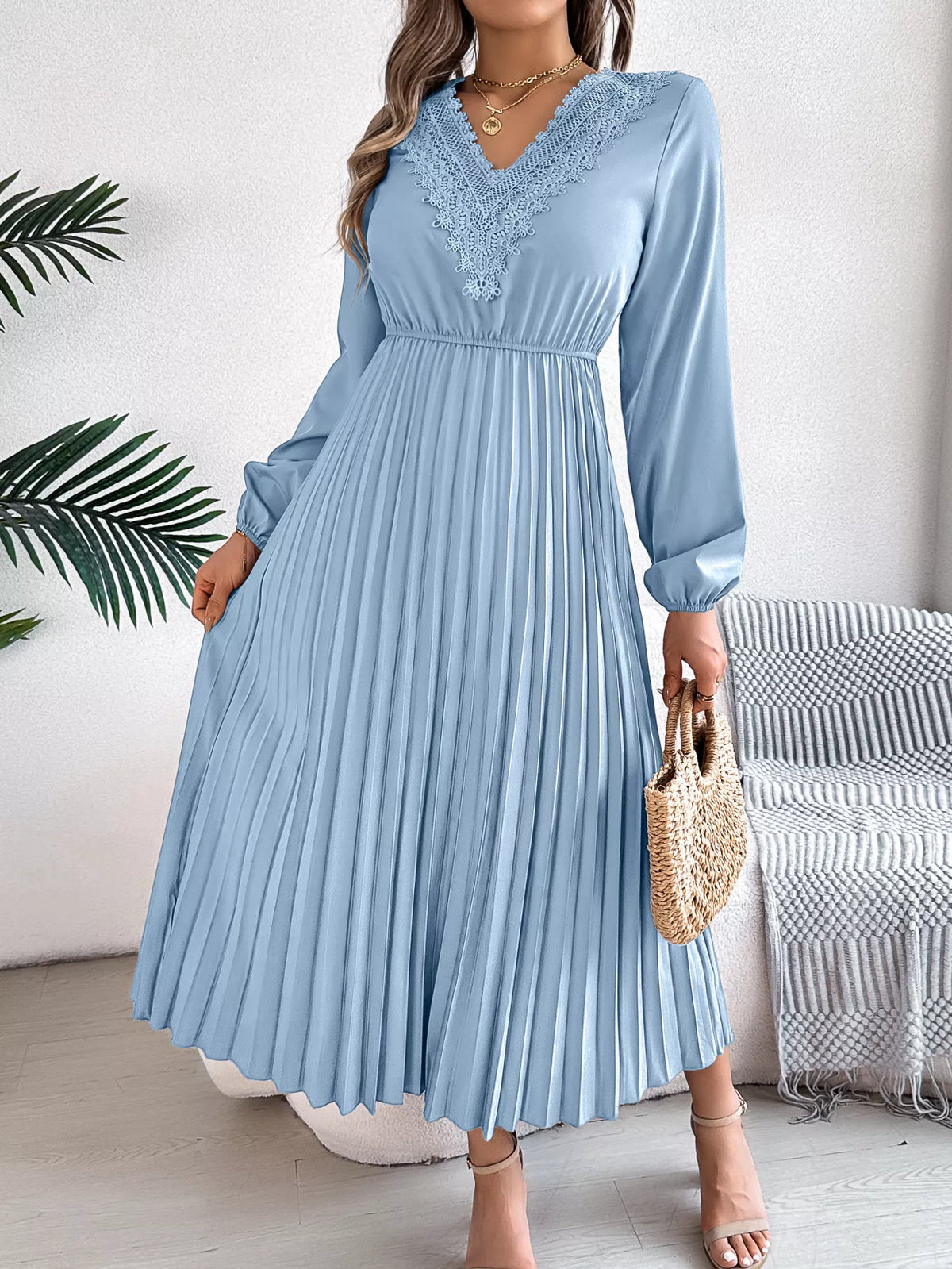 Lace Detail V-neck Pleated Dress (15)