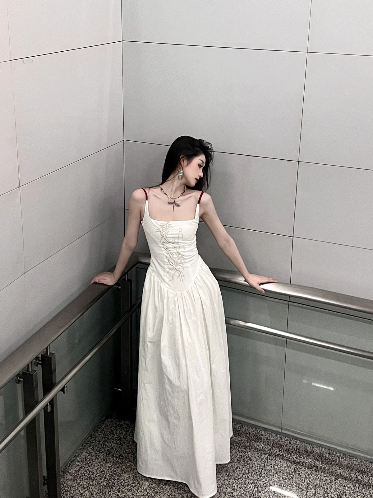 Strap Dress Waist-cinching Figure-flattering photo 3