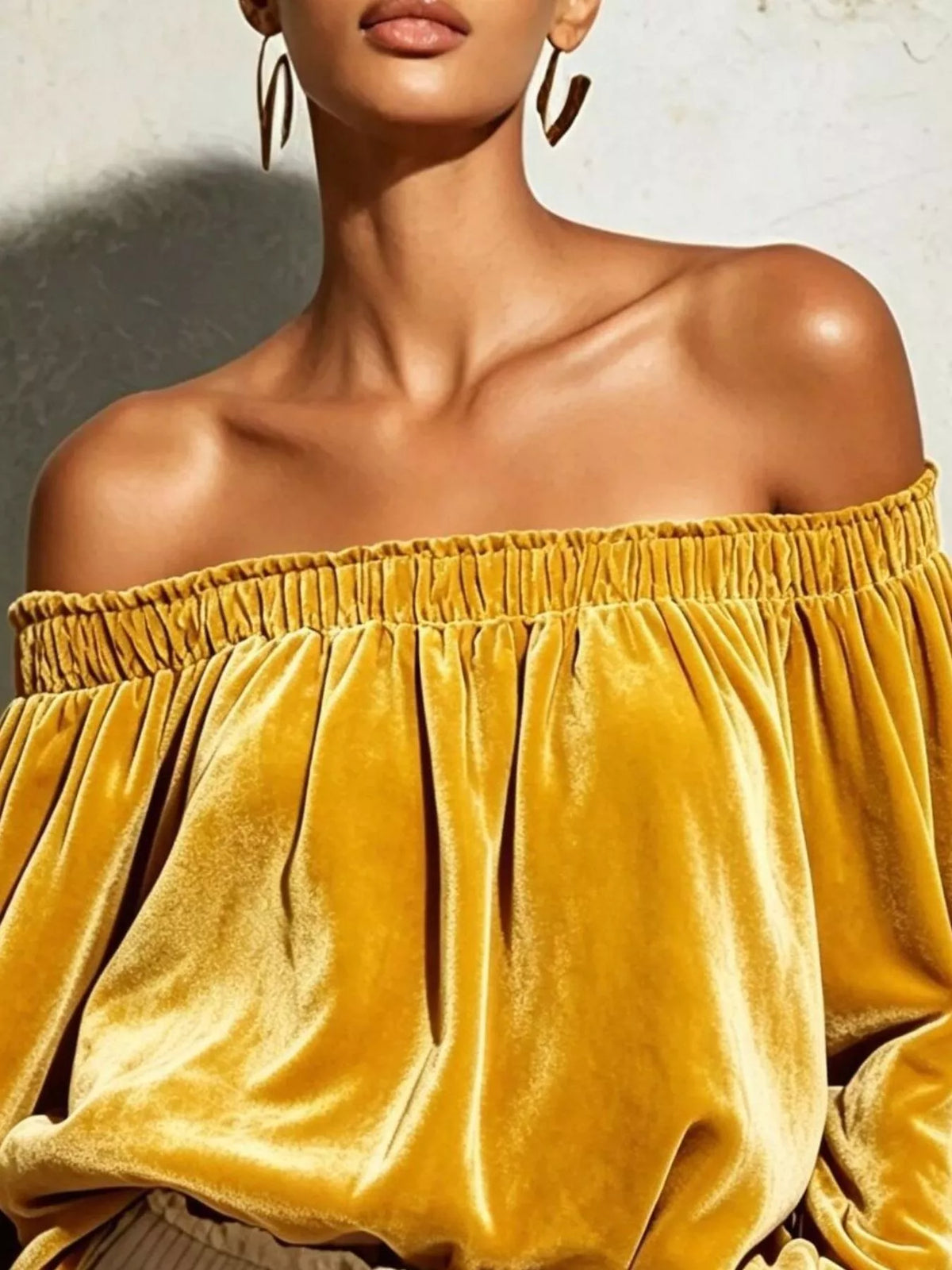 Off-shoulder Velvet Long Sleeve T-shirt (3)