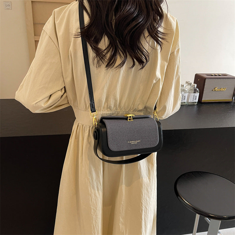 Simple Versatile Messenger Bag photo 4