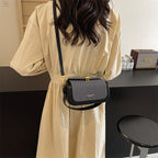 Simple Versatile Messenger Bag photo 4