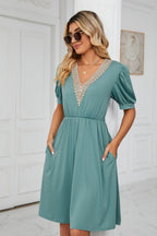 Contrast V-neck Puff Sleeve Pocket Dress (3)