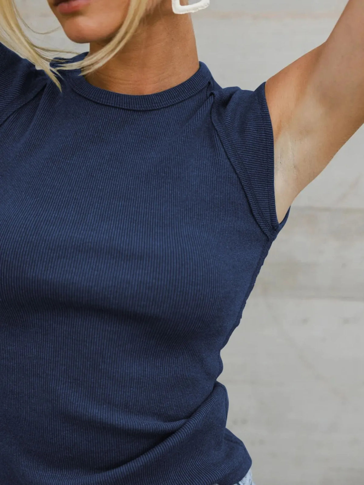 Solid Color Round Neck T-shirt (8)