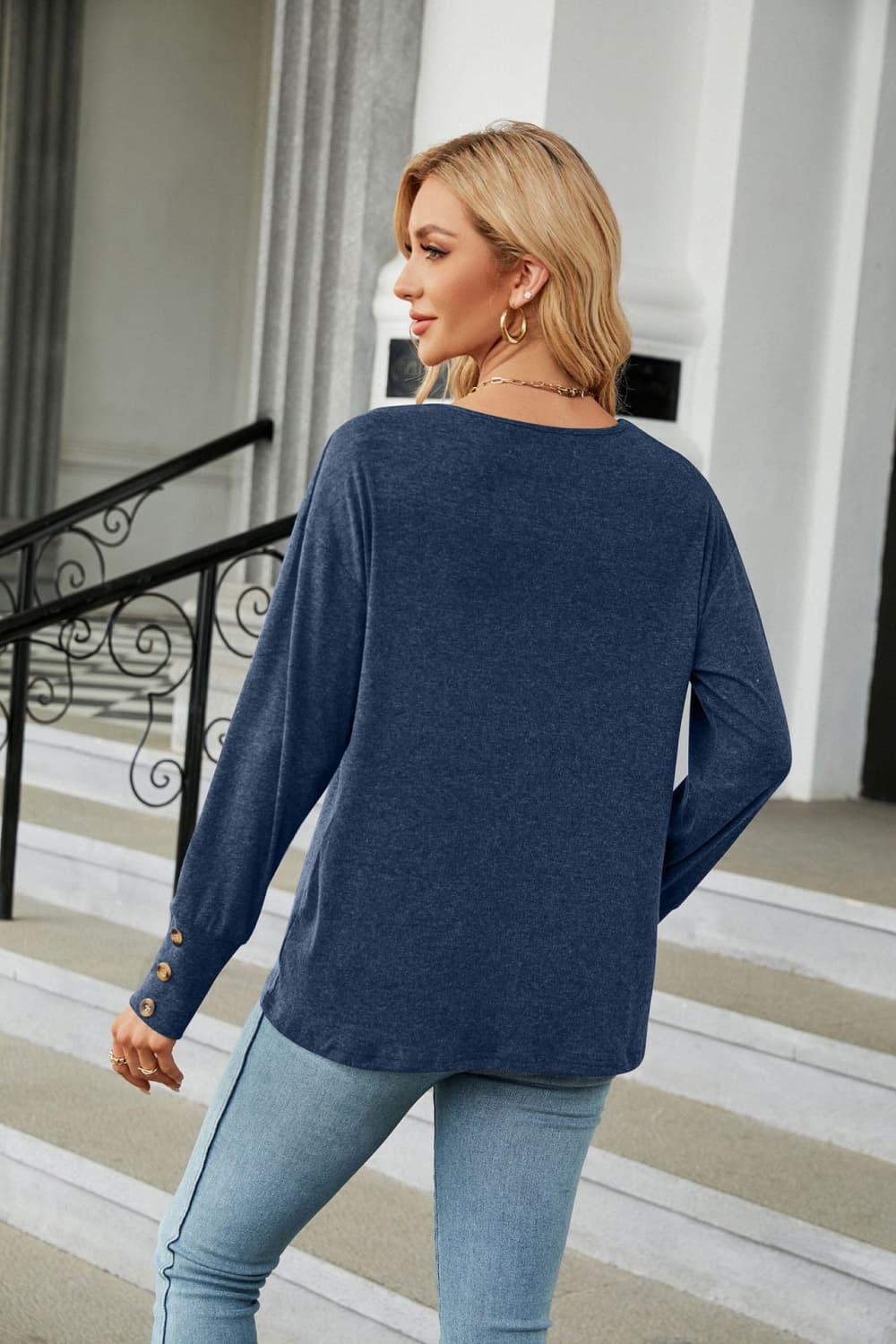 V-neck Long Sleeve T-shirt (15)