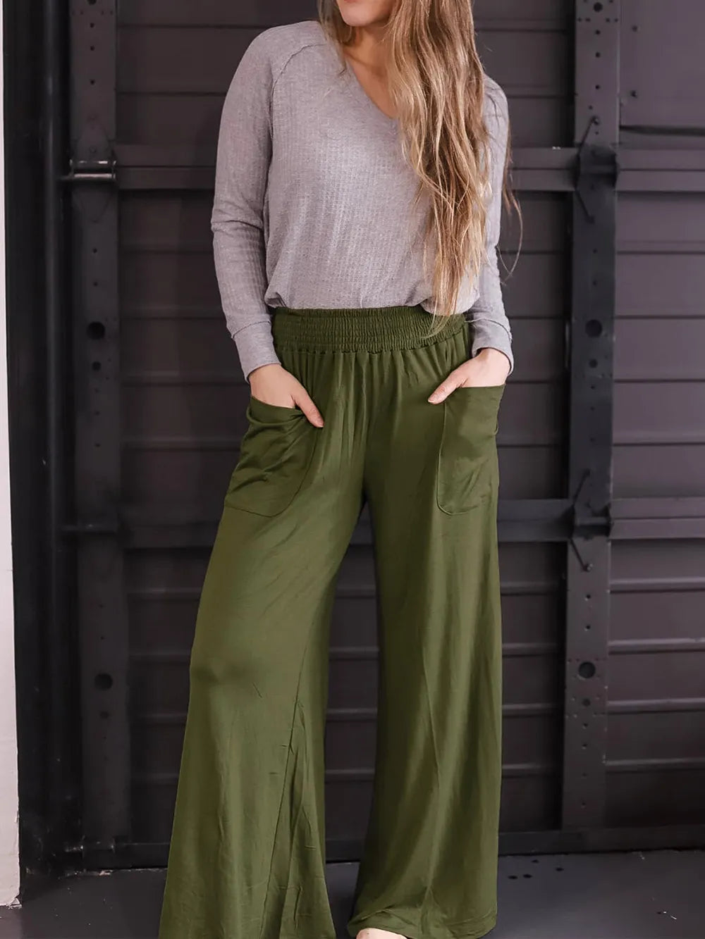 Pocketed Elastic Waist Wide Leg Pants (3)