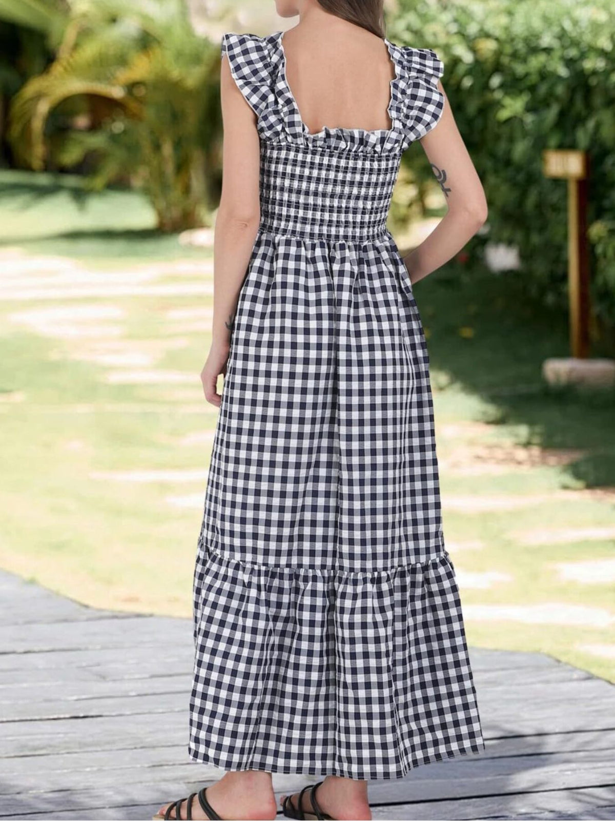 Ruffled Sleeveless Gingham Midi Dress (4)