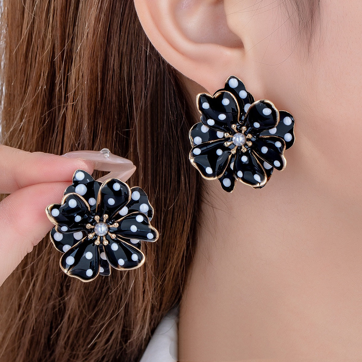 French-style Retro Black White Polka-dot Flower Earrings photo 1