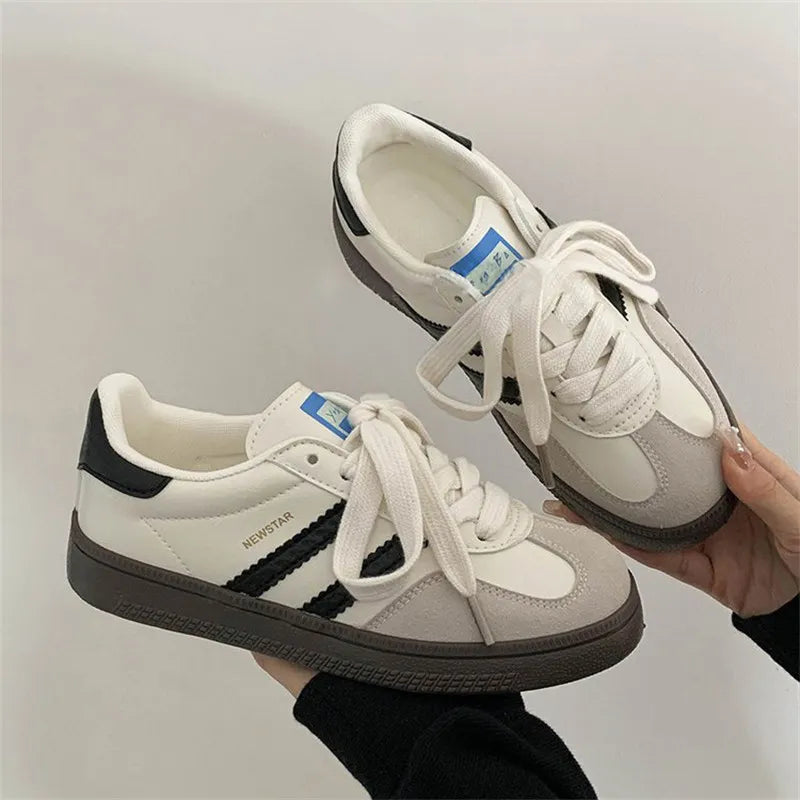 Contrast Round Toe Flat Sneakers (9)
