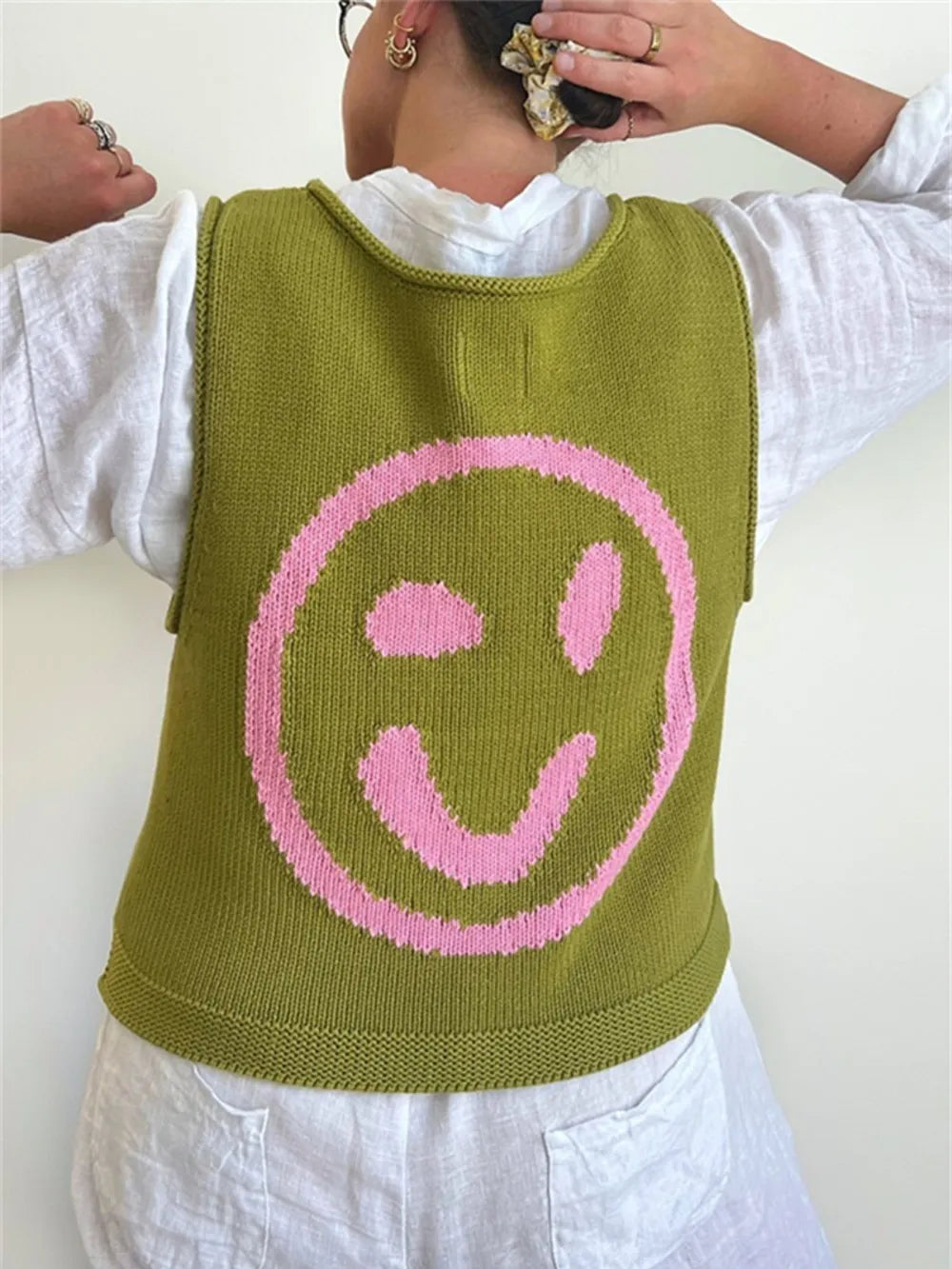 Smiley Round Neck Sweater Vest (16)