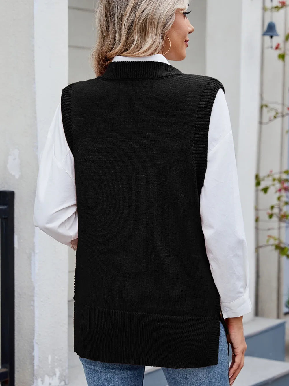Buttoned Round Neck Sweater Vest (27)