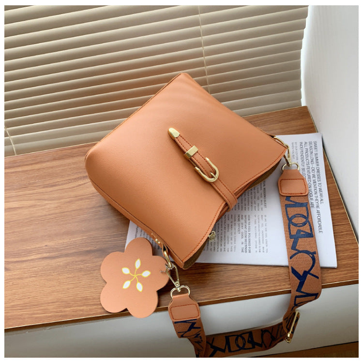 Large Capacity Shoulder Bag Wide Strap Crossbody photo 3