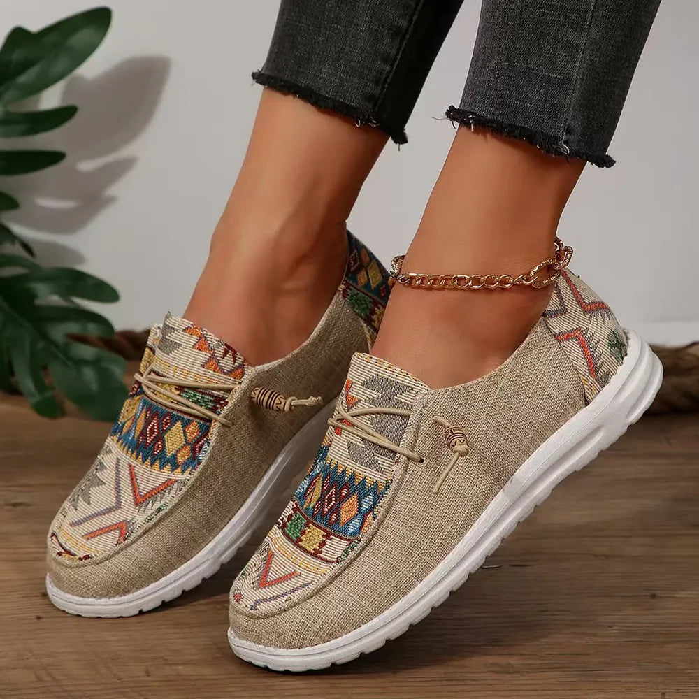 Geometric Round Toe Flat Slip-ons (8)