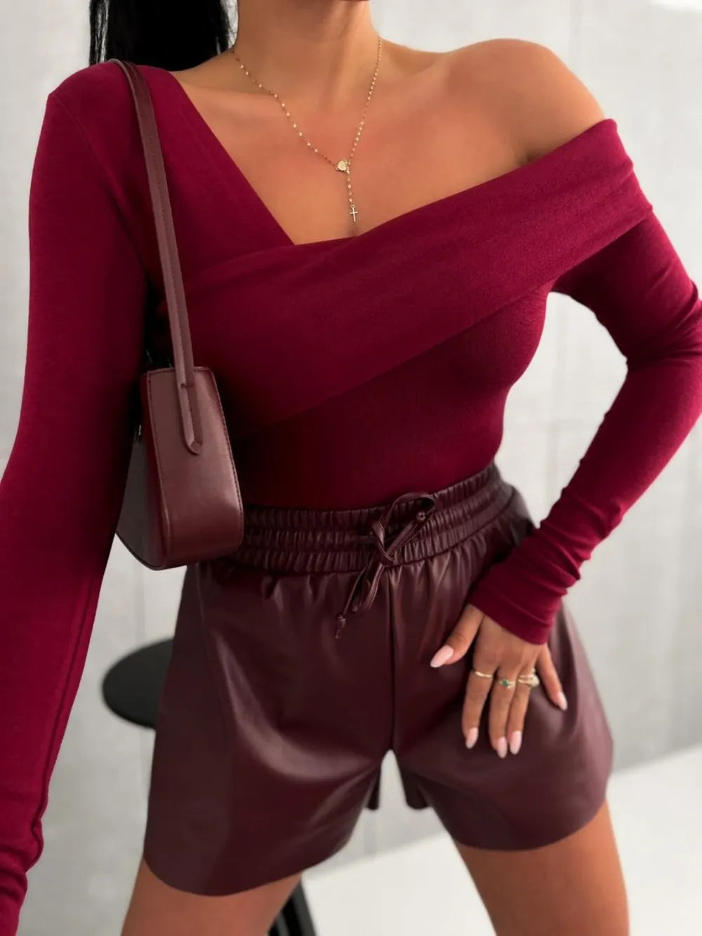 Asymmetrical Single Shoulder Long Sleeve T-shirt (2)