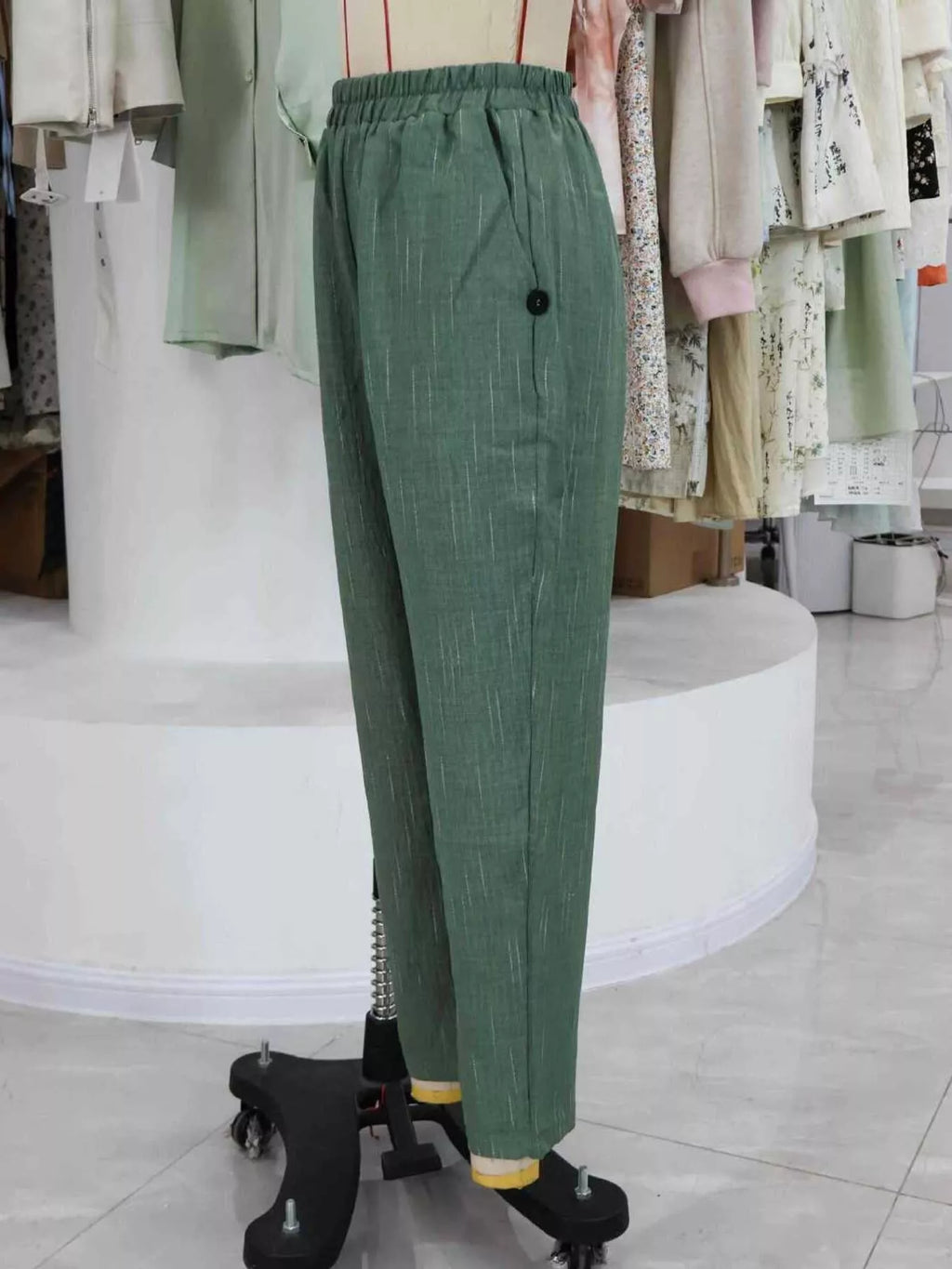 Loose Fit Cropped Pants (13)