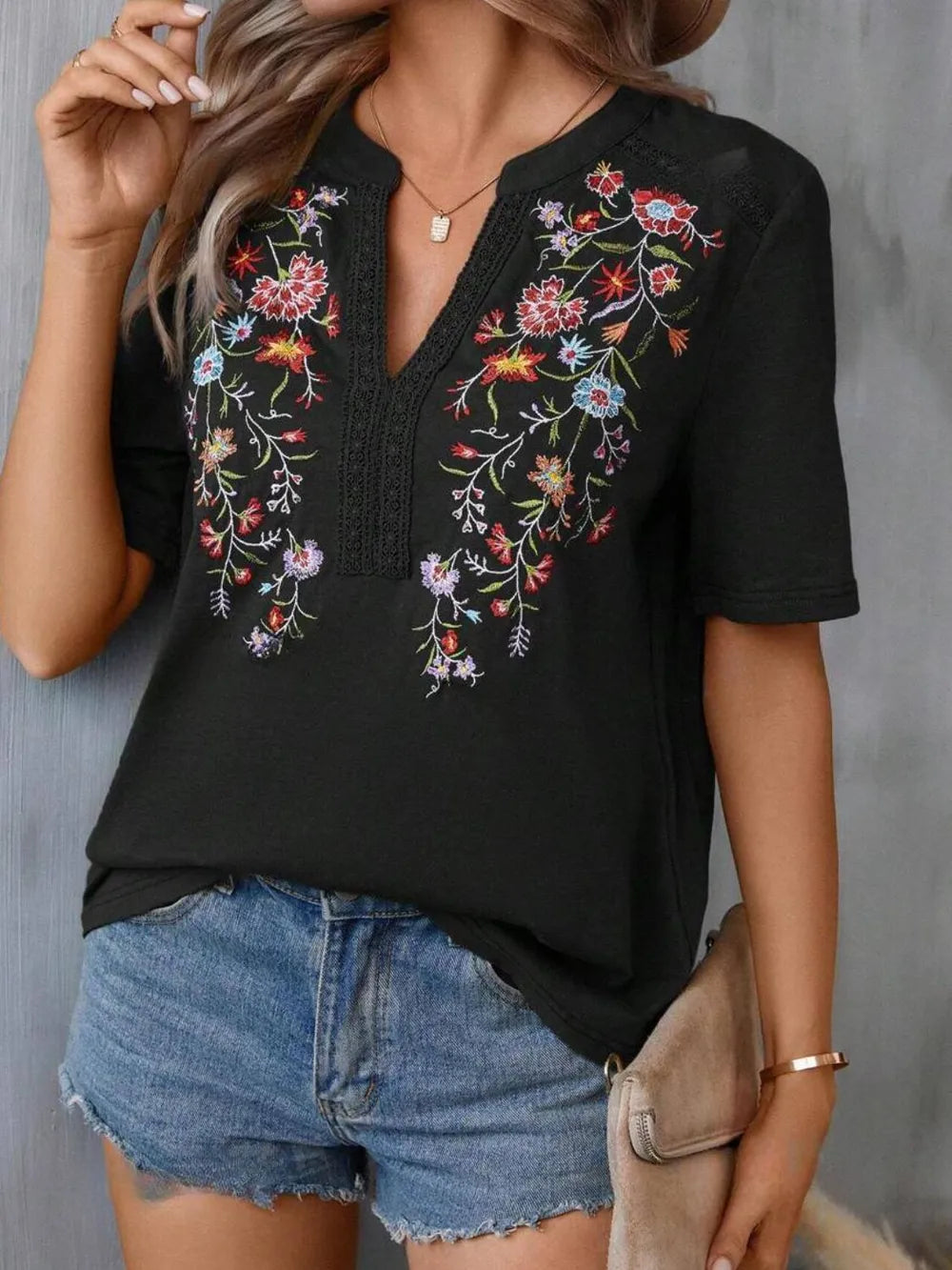 Embroidered Notched Short Sleeve T-shirt (20)