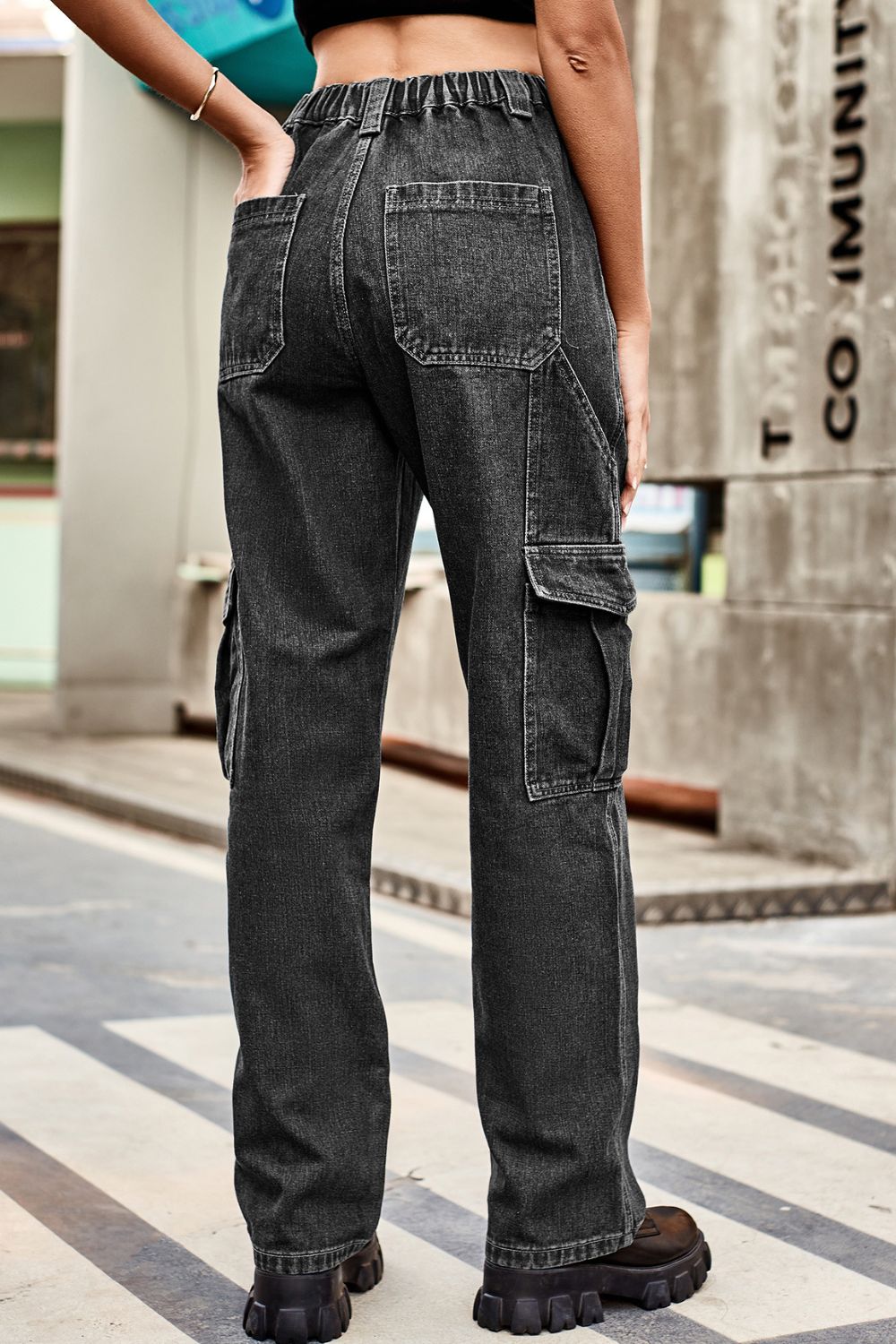 Loose Fit Long Pants Pockets (9)