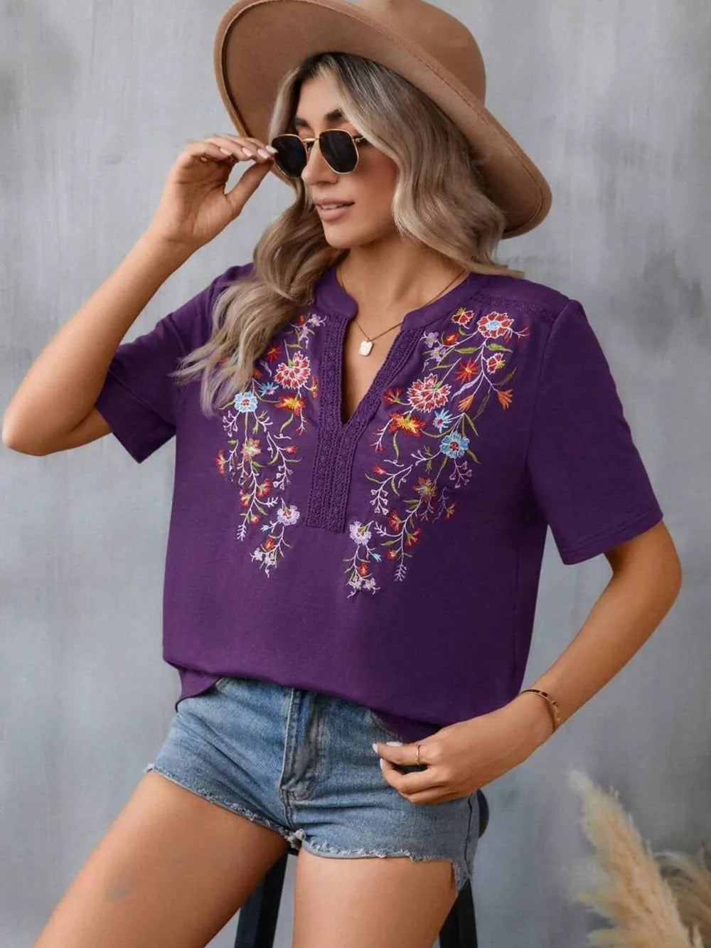 Embroidered Notched Short Sleeve T-shirt (15)