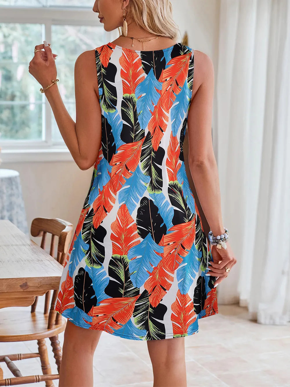 Lace Detail Printed V-neck Sleeveless Dress (9)