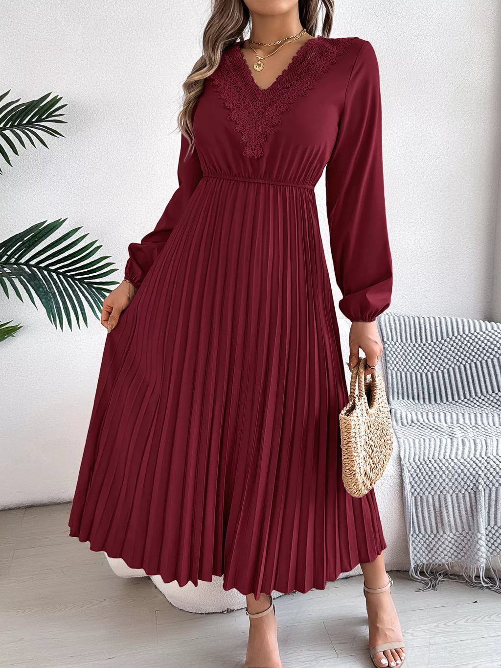 Lace Detail V-neck Pleated Dress (23)