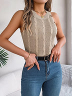 Cable-knit Round Neck Vest (5)