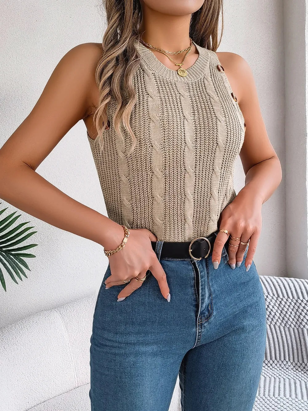 Cable-knit Round Neck Vest (5)