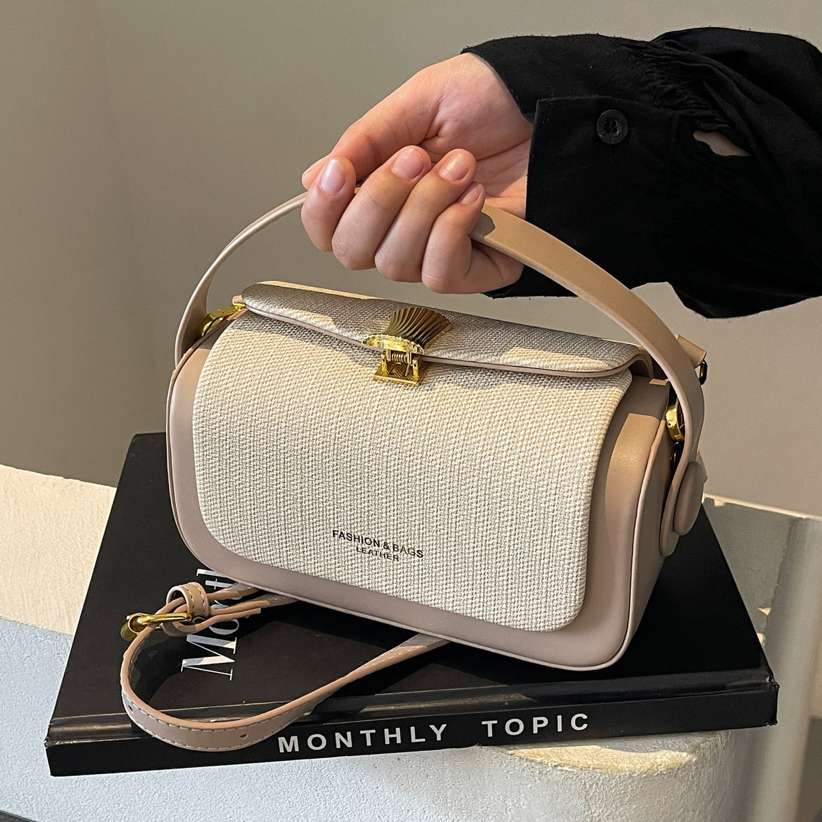 Simple Versatile Messenger Bag photo 3