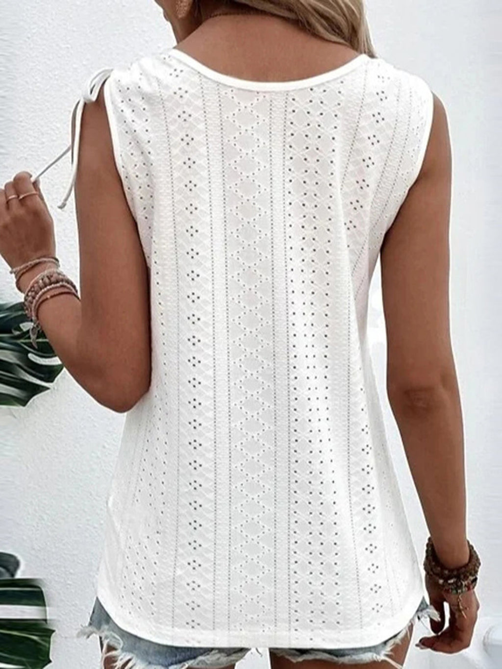 Full Size Scoop Neck Sleeveless Tank Top (8)