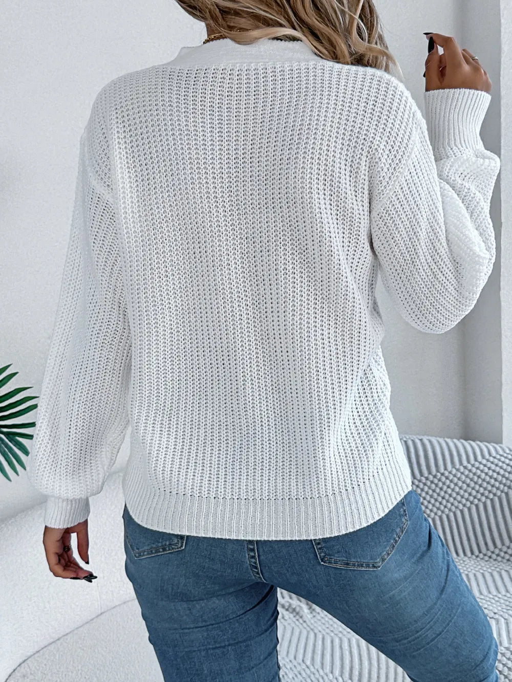 Cutout V-neck Long Sleeve Sweater (2)