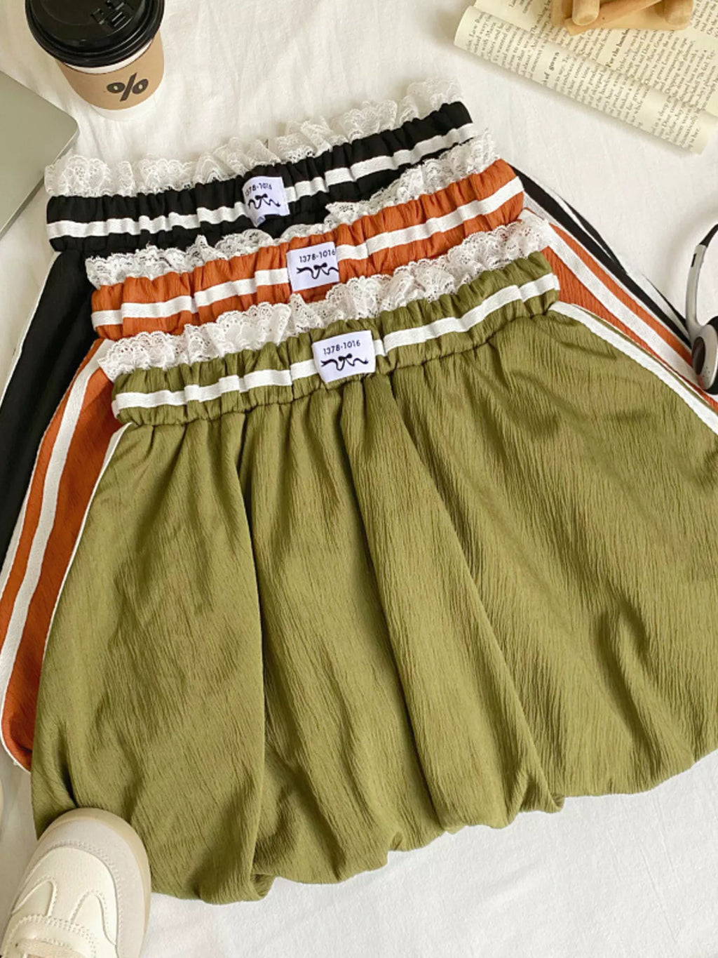 Lace Trim Elastic Waist Mini Skirt (2)