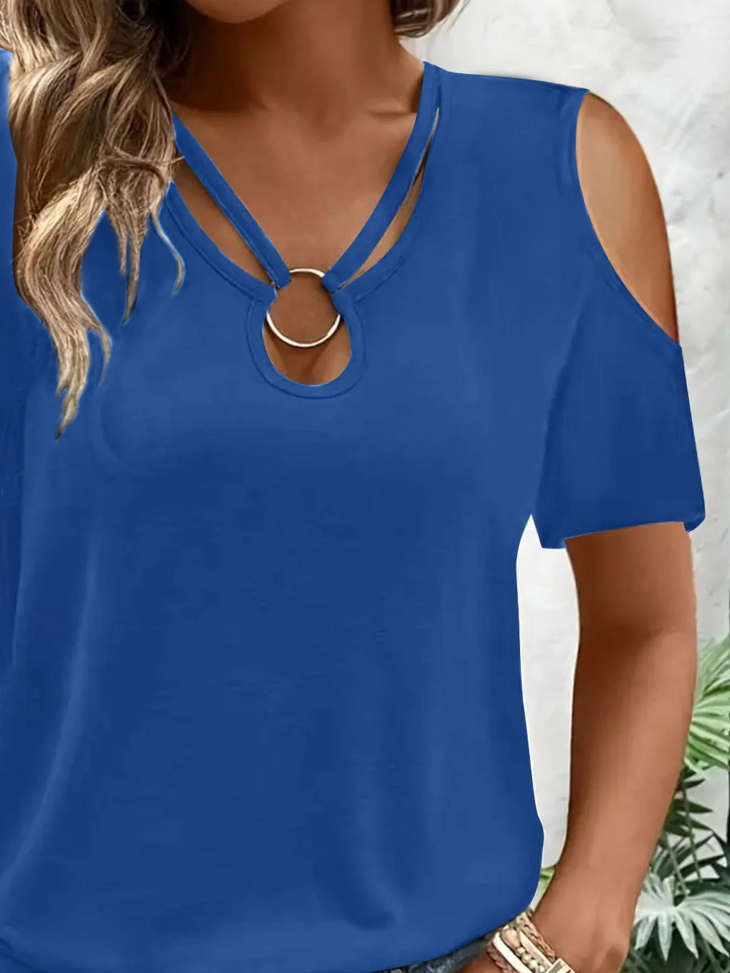 Cold Shoulder T-shirt Metal Ring Detail (10)